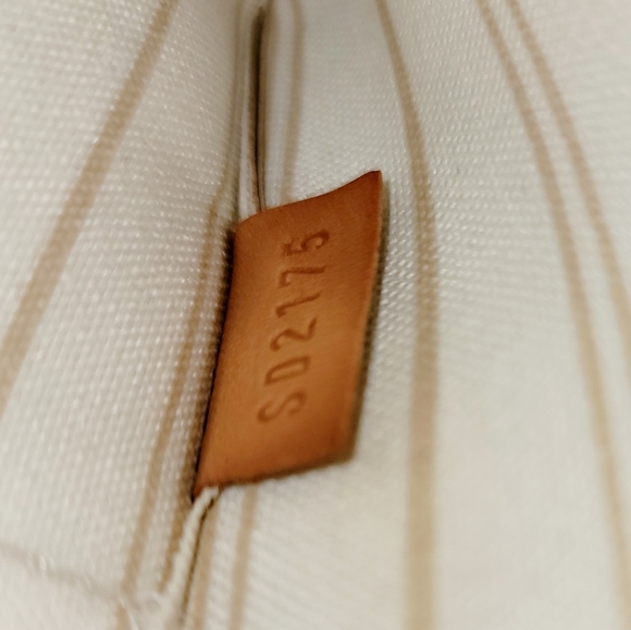 Louis Vuitton Damier Azur Pochette Wristlet - Picture 9 of 10